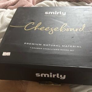 NWT Smirly Cheese board gift set